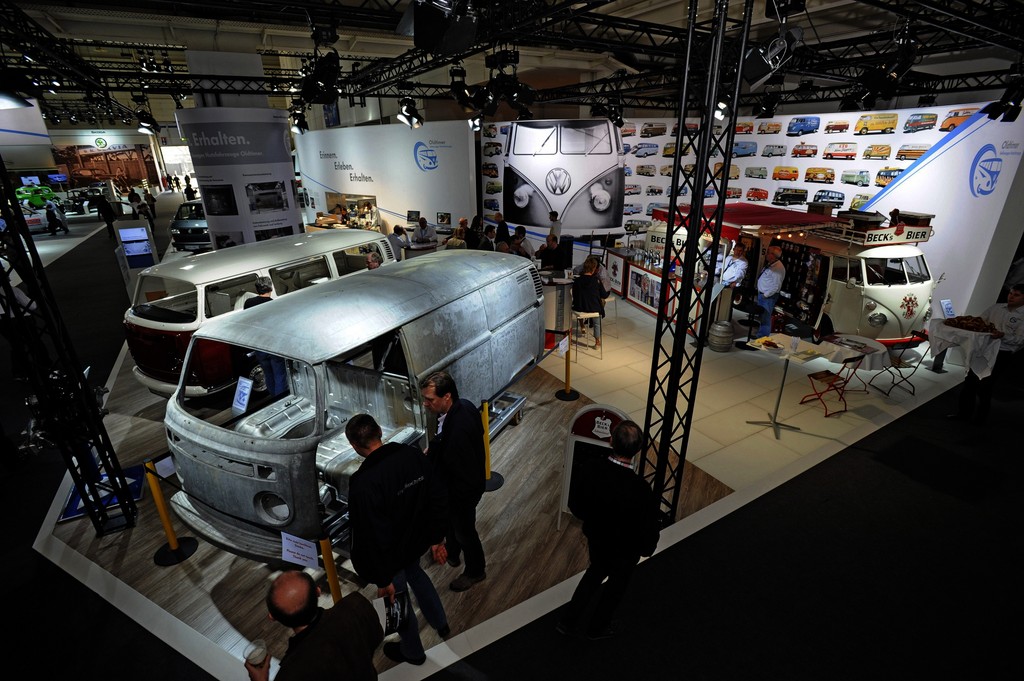 Techno Classica 2012: Volkswagen zeigt Bulli-Restaurierung live