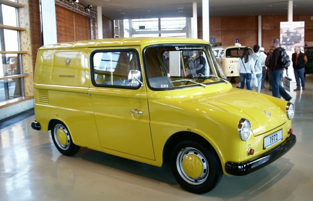 Techno Classica 2012: Volkswagen zeigt Bulli-Restaurierung live