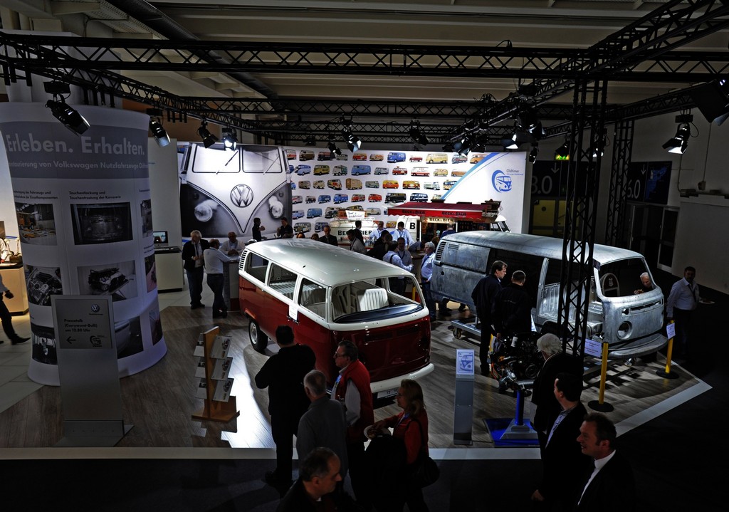 Techno Classica 2012: Volkswagen zeigt Bulli-Restaurierung live