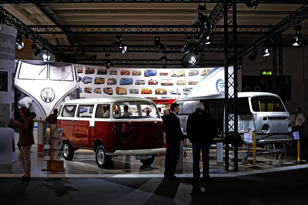 Techno Classica 2012: Volkswagen zeigt Bulli-Restaurierung live