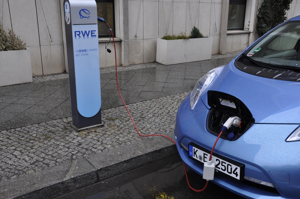 Test Nissan Leaf: Erstes Elektroauto der Kompaktklasse startet im April