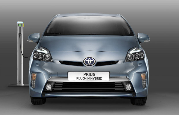 Toyota Prius Plug-in Hybrid fährt elektrisch rund 25 Kilometer