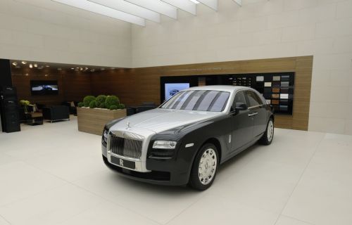 Two-Tone Ghost Silber auf dem Genfer Autosalon Quelle: Rolls Royce 