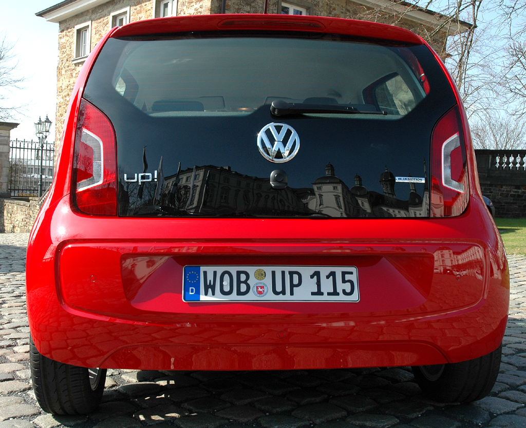 VW Up: Auch die Heckpartie ist mit dem zweitürigen Pendant identisch. 
