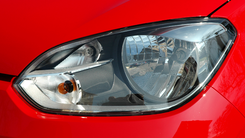 VW Up: Moderne Leuchteinheit vorn. 