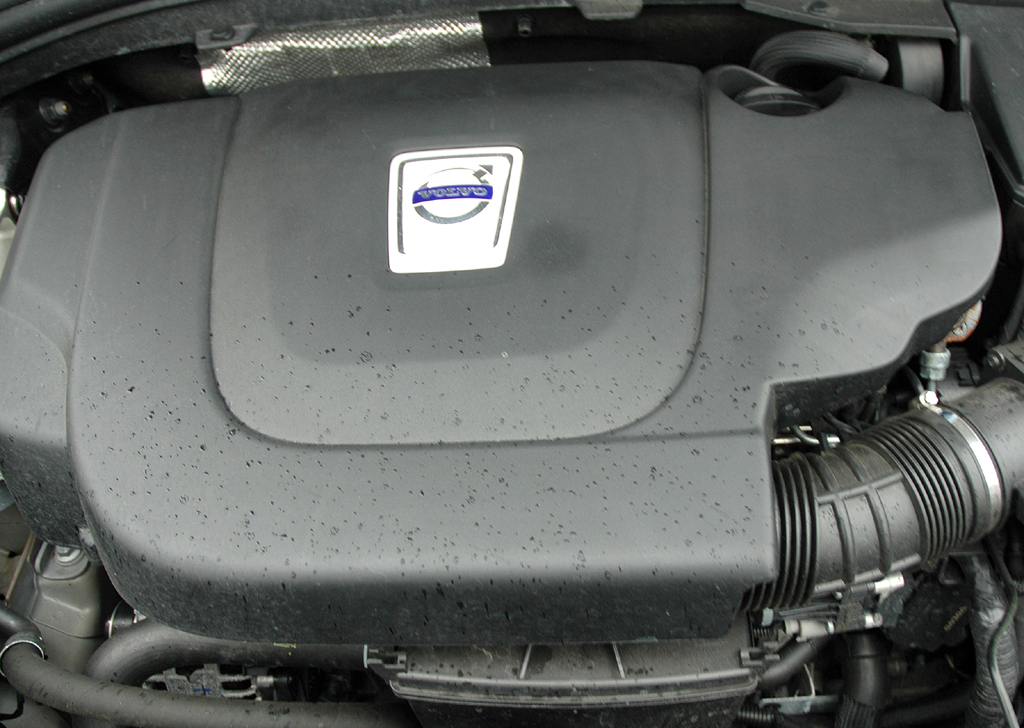 Volvo XC60: Blick unter die Haube des 2,0-Liter-Fünfzylinders. 