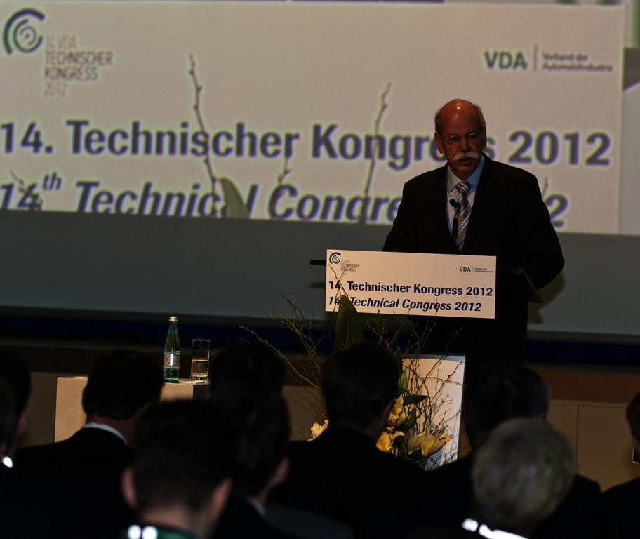 Zetsche: Treibstoff der Zukunft ist Software