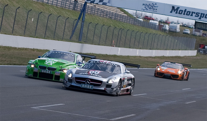 ADAC GT Masters: Porsche-Sieg bei Auftaktrennen in Oschersleben