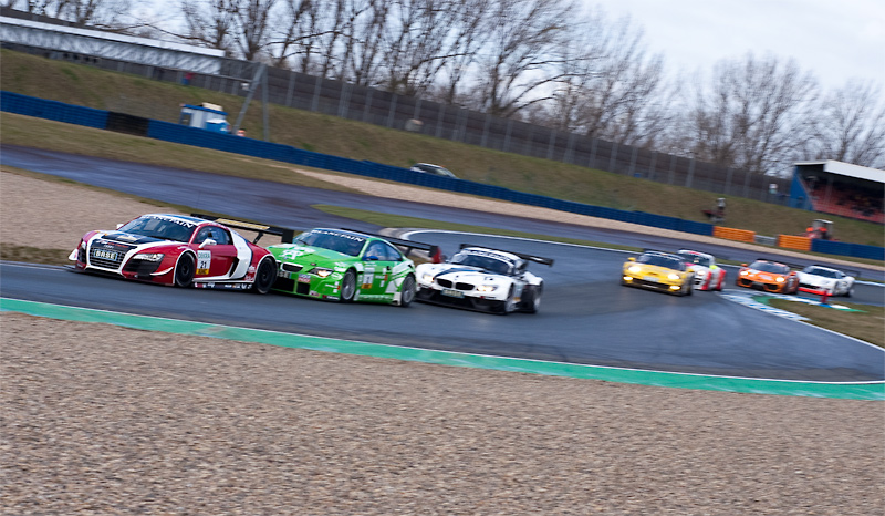 ADAC GT Masters: Porsche-Sieg bei Auftaktrennen in Oschersleben