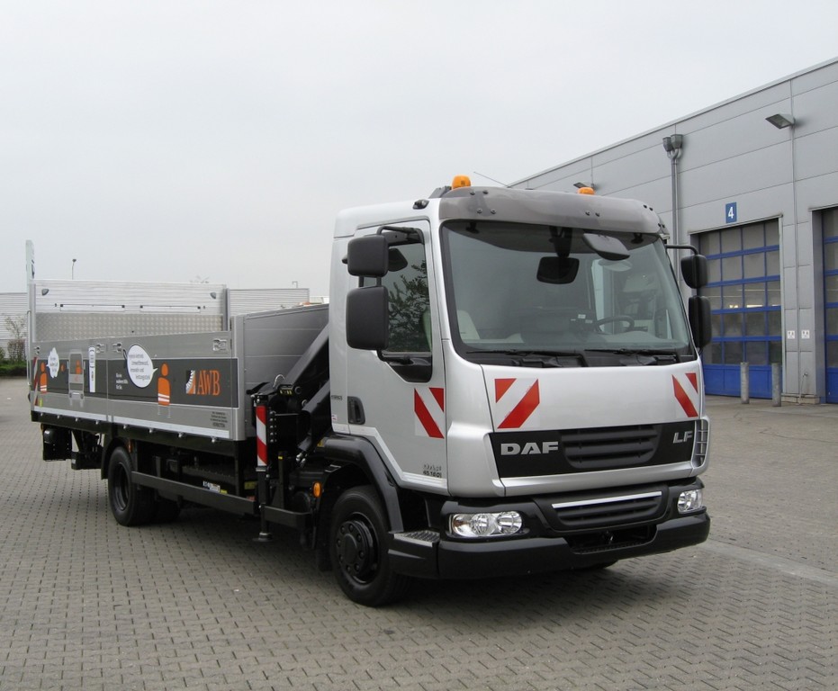 AWB Köln übernimmt Hybrid-Lkw von DAF
