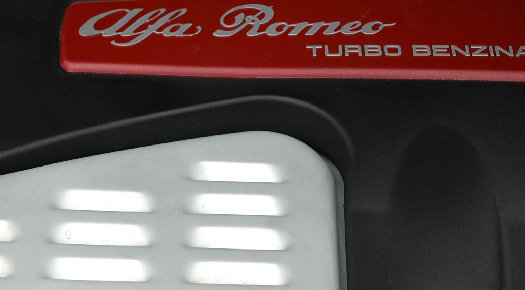 Alfa Romeo Giulietta: Blick unter die Haube auf das aufgeladene 1,4-Liter-Aggregat. 