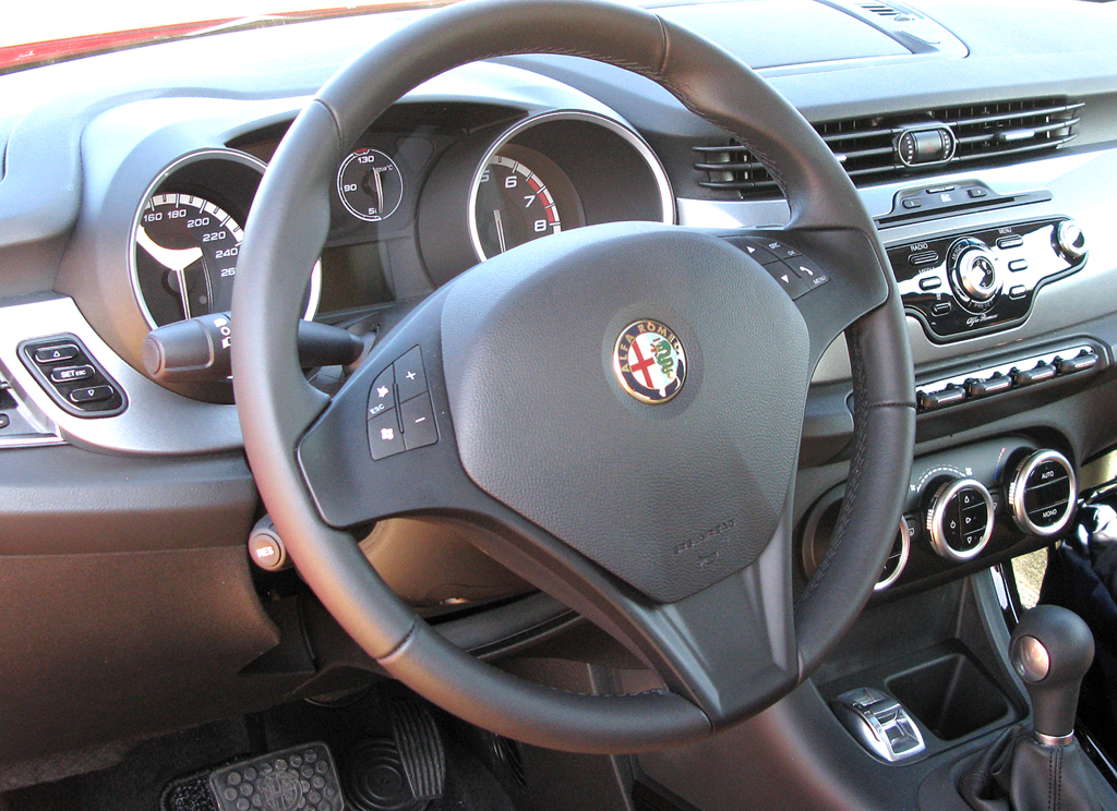 Alfa Romeo Giulietta TCT: Blick ins Cockpit.