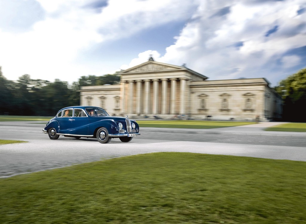 BMW bietet wieder Stadtrundfahrten im Oldtimer