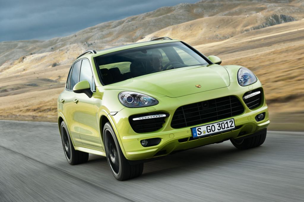 Bei Porsche ist der Cayenne GTS zu sehen