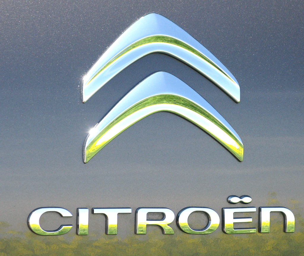 Citroëns C4 Aircross: Markenlogo und -schriftzug auf der Heckklappe. 