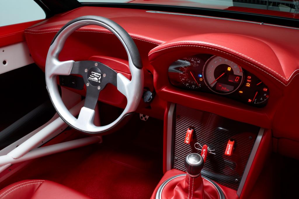 Das Cockpit wurde für den Rennsport überarbeitet