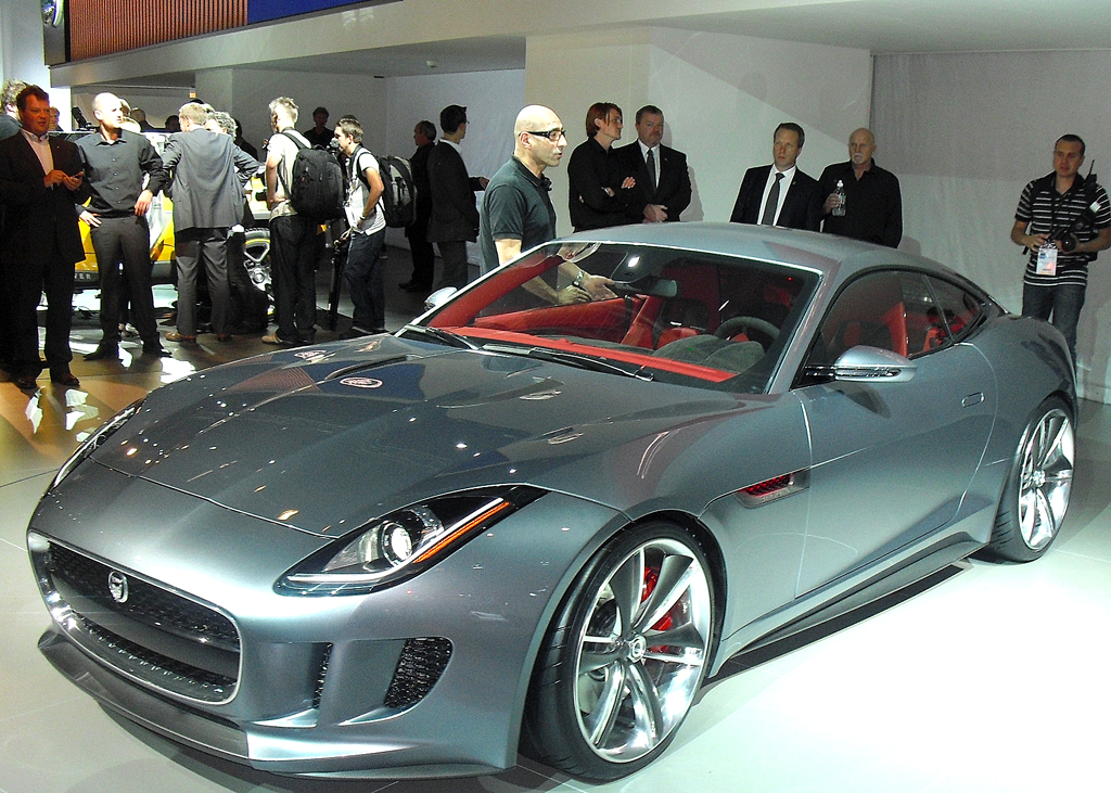 Die C-X16-Studie geht 2013 als F-Type in Serie, ... 