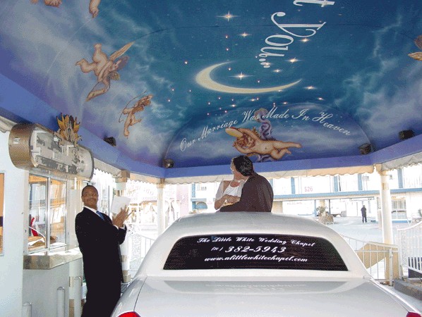 Drive-Through: von Burgern bis Bestattungen