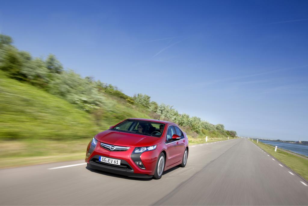 E-Auto-Korso auf dem Nürburgring
