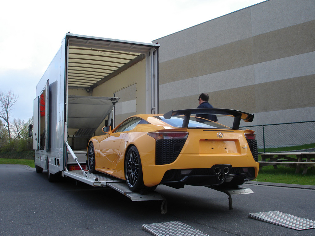 Erster Lexus LFA mit Nürburgring-Paket ausgeliefert
