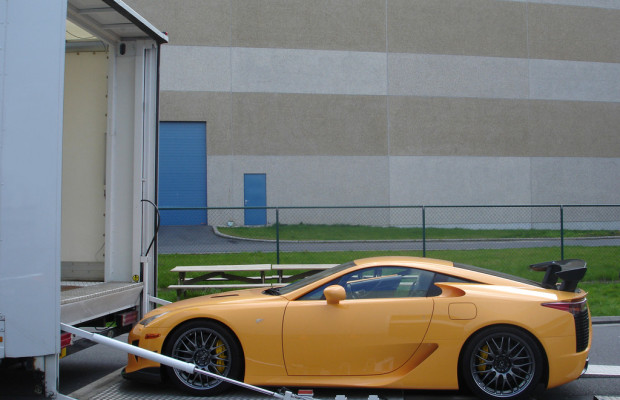 Erster Lexus LFA mit Nürburgring-Paket ausgeliefert