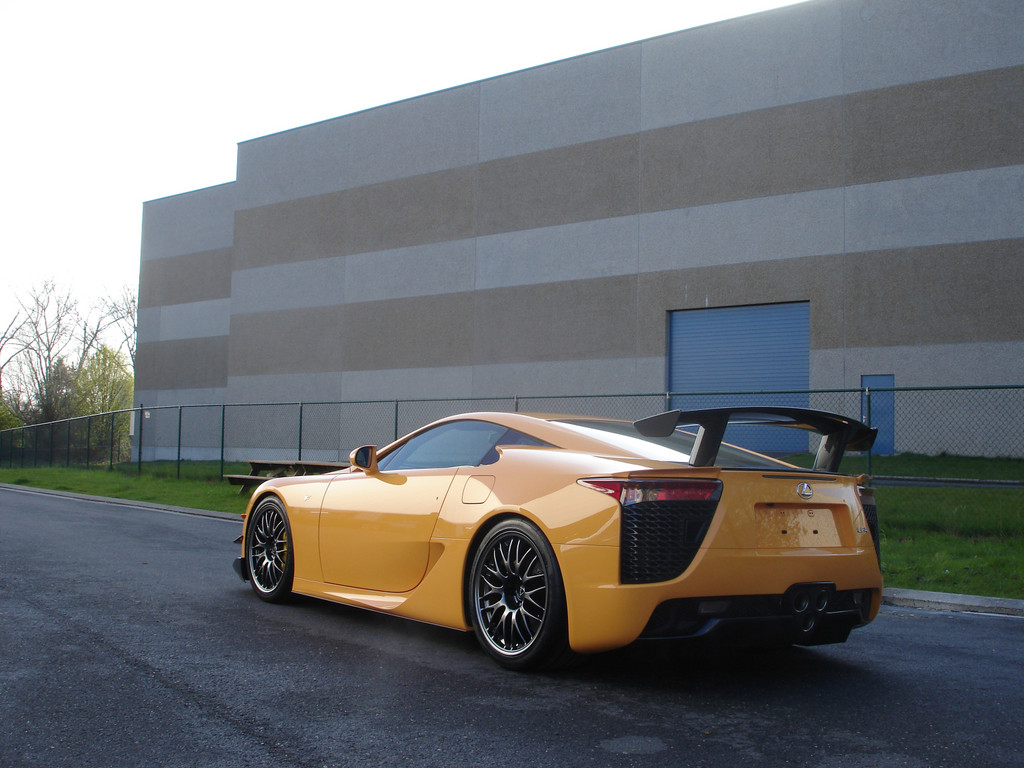 Erster Lexus LFA mit Nürburgring-Paket ausgeliefert
