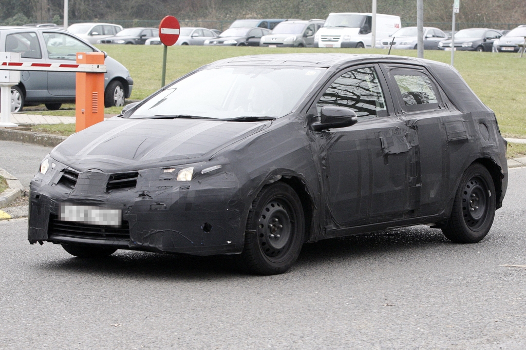 Erwischt: Erlkönig Toyota Auris