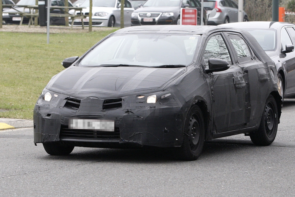 Erwischt: Erlkönig Toyota Auris