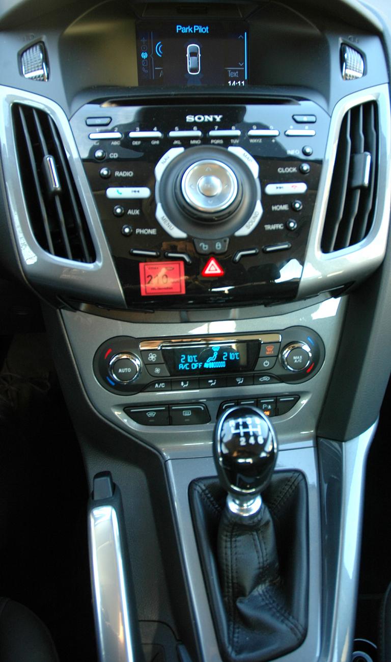 Ford Focus: Blick auf den mittleren Armaturenträger. 