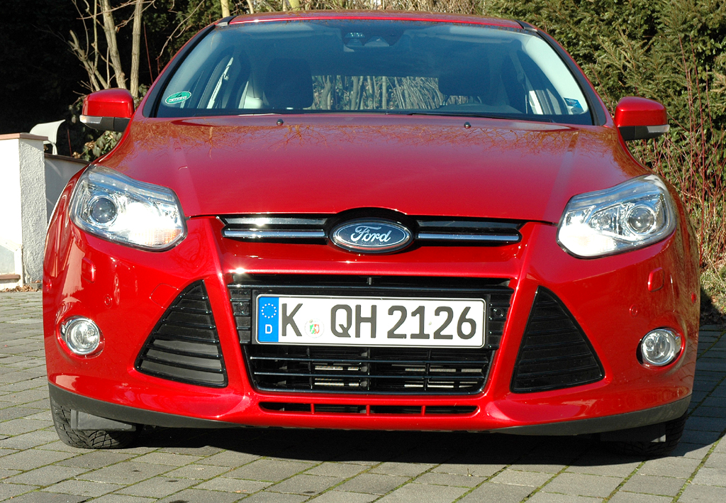 Ford Focus: Blick auf die Frontpartie der Mittelklasse-Fließhecklimiousine. 