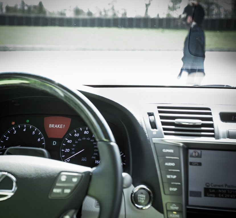 Lexus LS - Der bremst auch für Fußgänger