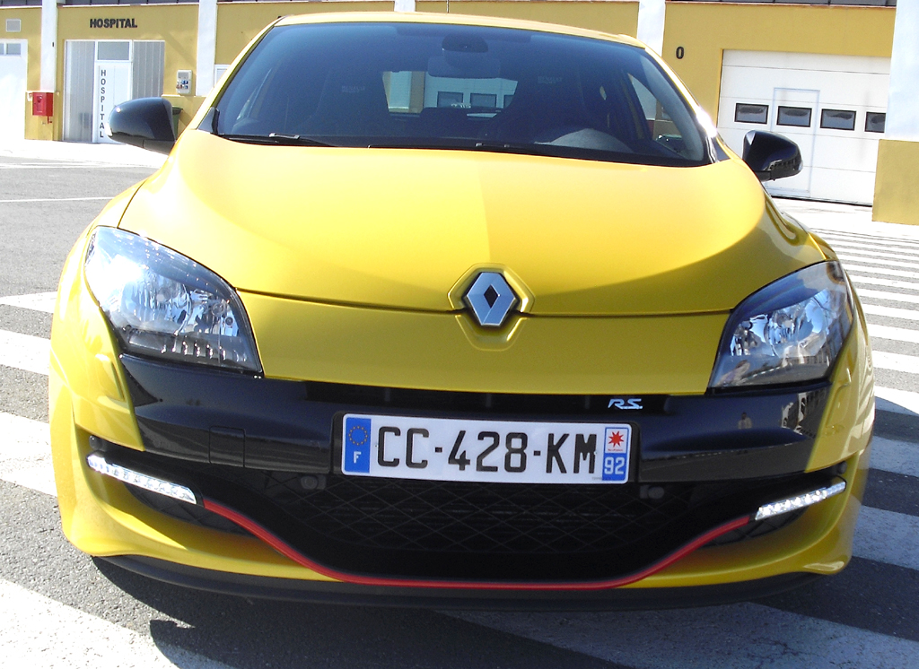 Mégane Coupé Renault Sport: Blick auf die Front. 