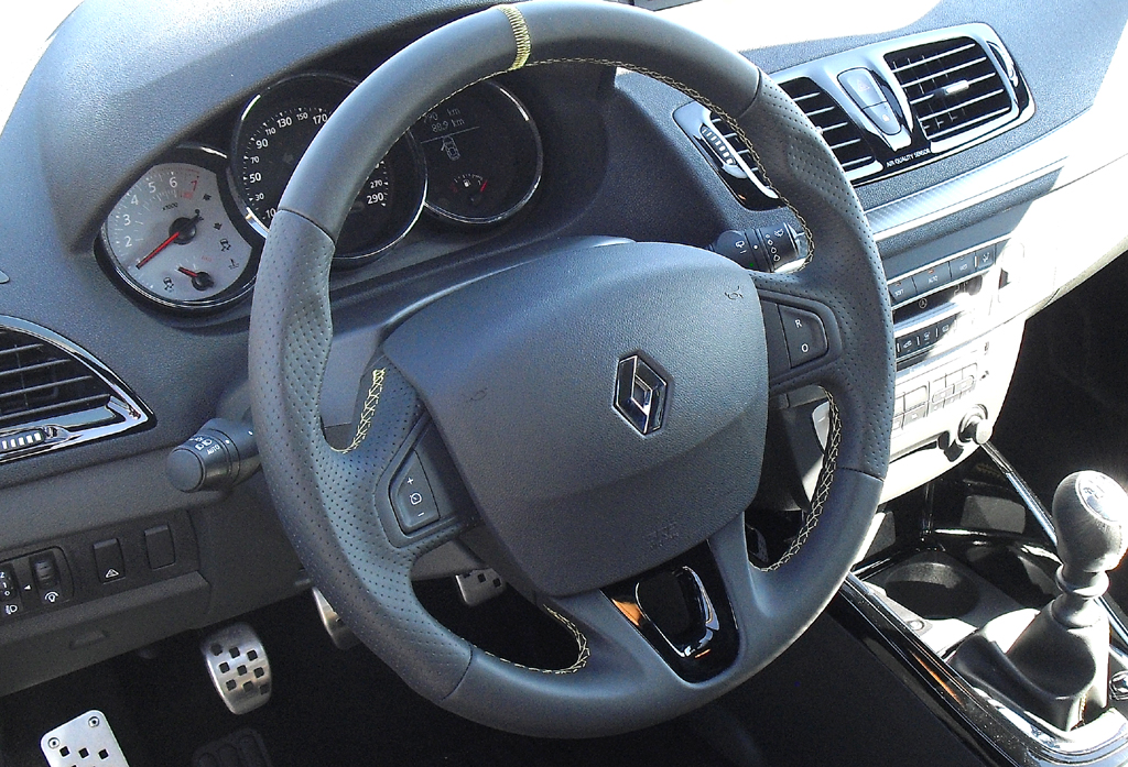 Mégane Coupé Renault Sport: Blick ins funktionell gestaltete Cockpit. 