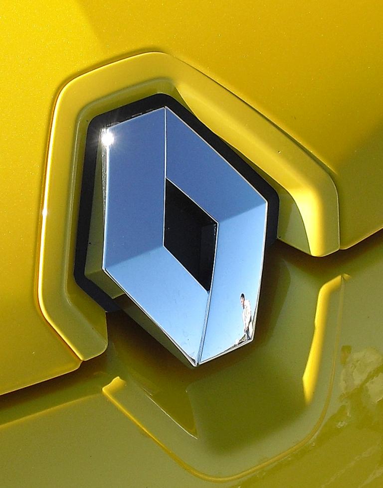 Mégane Coupé Renault Sport: Der Markenrhombus geht vorn in die Motorhaube über. 