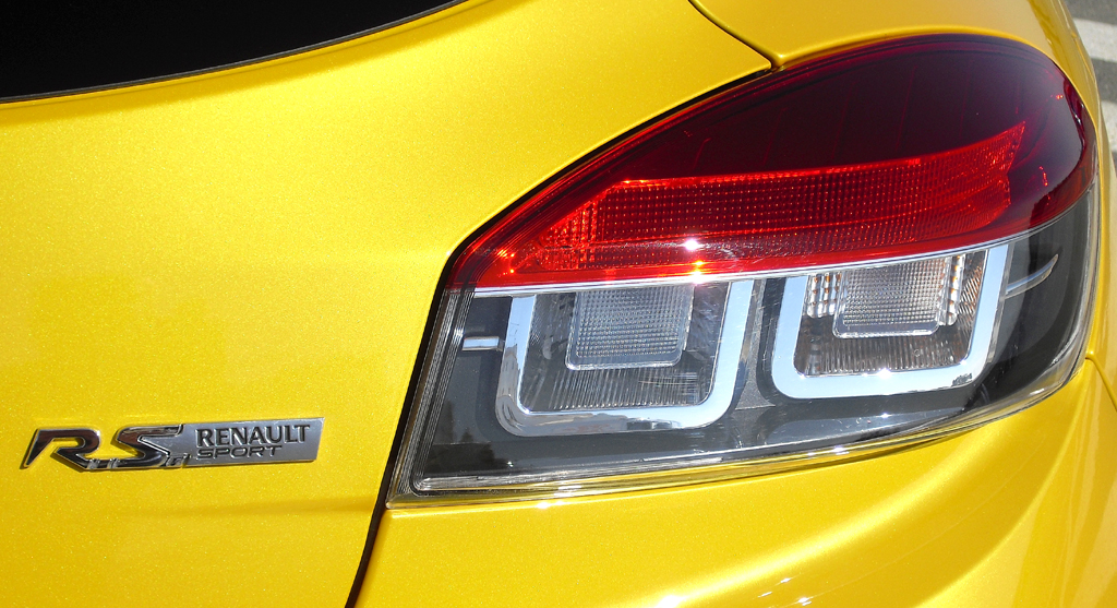 Mégane Coupé Renault Sport: Moderne Leuchteinheit hinten mit Modellschriftzug. 