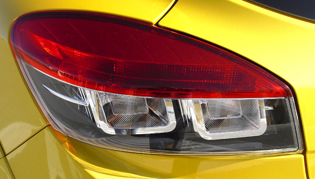 Mégane Coupé Renault Sport: Moderne Leuchteinheit hinten. 