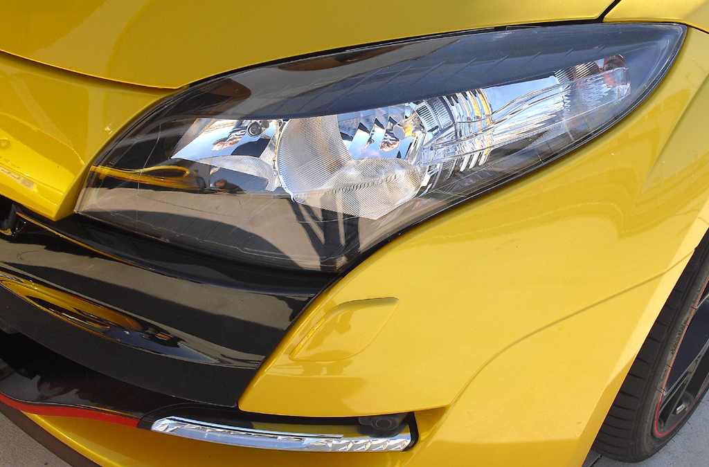 Mégane Coupé Renault Sport: Moderne Leuchteinheit vorn. 