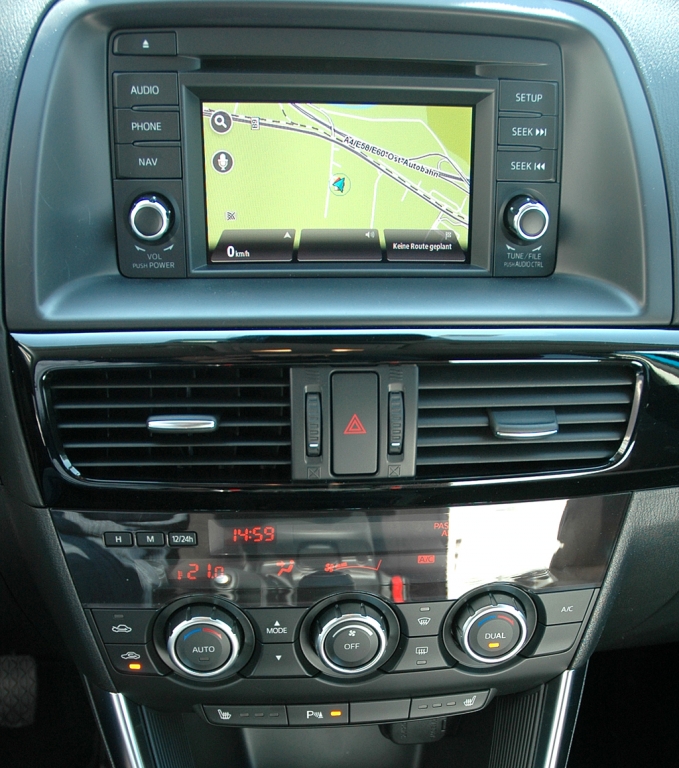 Mazda CX-5: Blick auf den mittleren Armaturenträger.