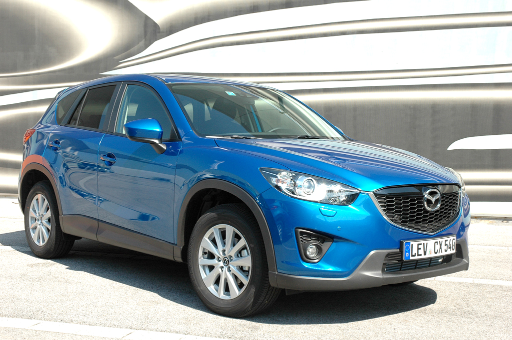 Mazdas CX-5 fährt in der neuen Designsprache Kodo vor. 