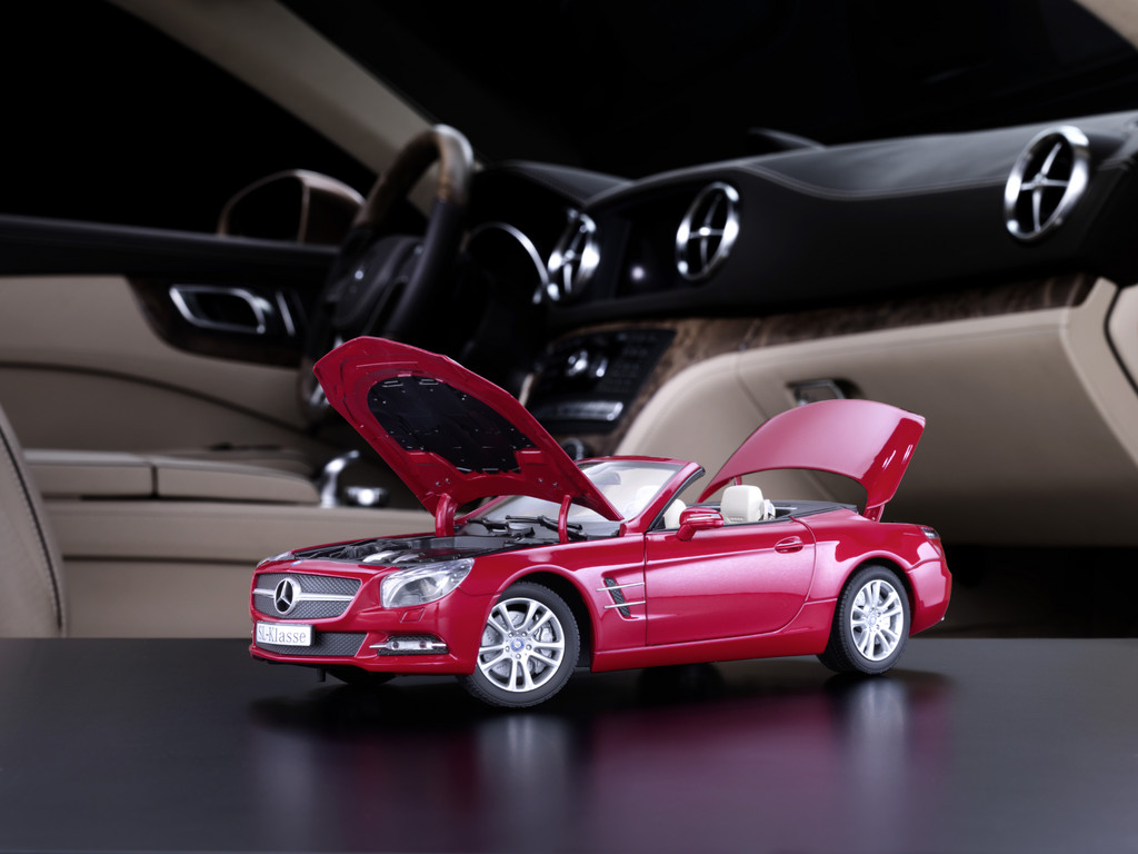 Mercedes-Benz bietet SL-Modellautos