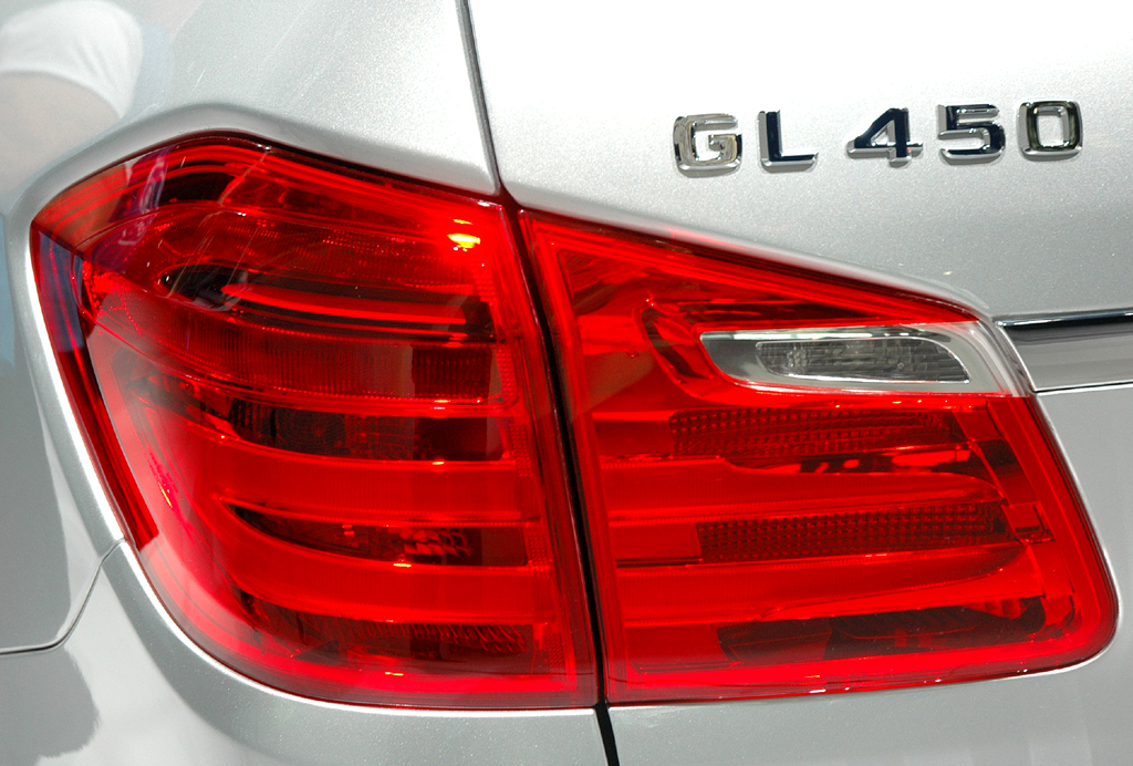 Mercedes GL: Leuchteinheit hinten mit (US-)Motorisierungsschriftzug. 