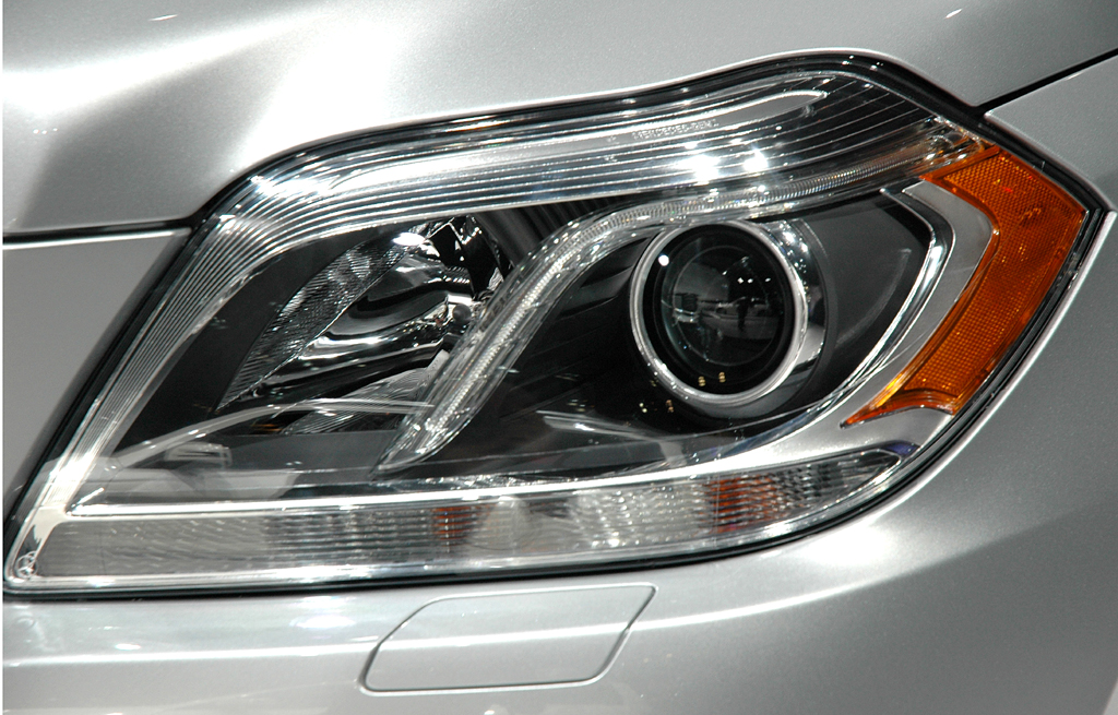 Mercedes GL: Moderne Leuchteinheit vorn. 