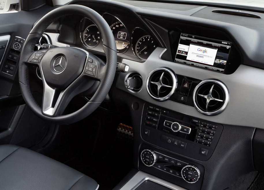 Mercedes GLK: Blick ins sportlich-funktionelle Cockpit. 
