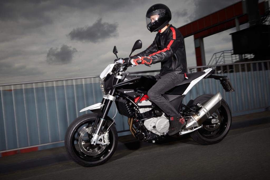 Mit Zutaten aus dem BMW-Baukasten hat Italo-Tochter Husqvarna aus Biandronno bei Mailand ein äußerst sportliches Bike hingezaube