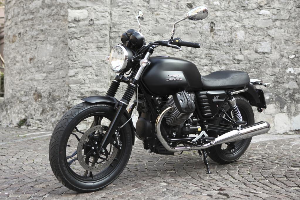 Moto Guzzi V7 Stone: Traditionsmaschine