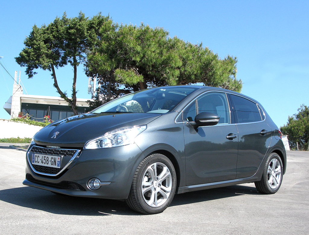 Peugeot 208: Auch als Fünftürer ist der kleine Franzose zu haben ... 