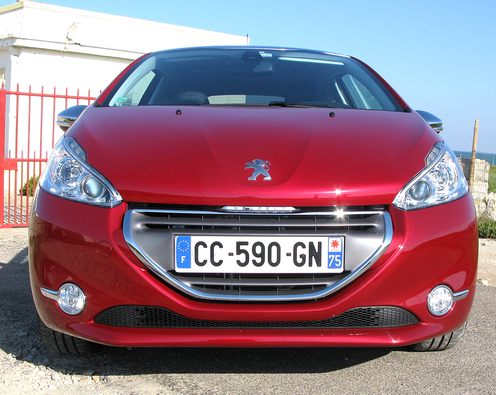 Peugeot 208: Blick auf die Frontpartie. 