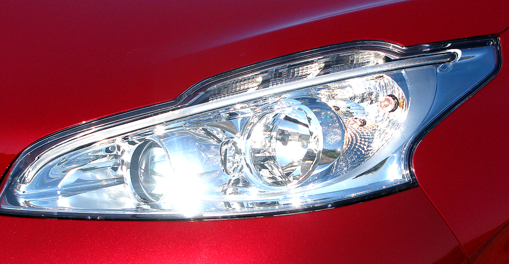 Peugeot 208: Moderne Leuchteinheit vorn. 
