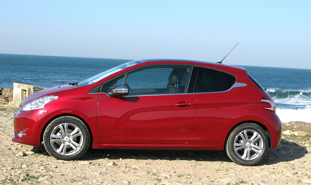Peugeot 208: So sieht der Dreitürer von der Seite aus. 
