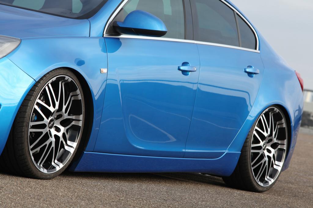 Preise nannte der Tuner nicht, der Basis Opel Insingia OPC beginnt bei 47.210 Euro